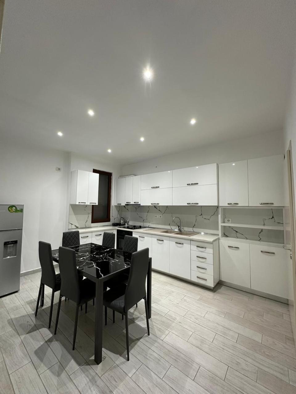 Host Apartments Shkoder Exterior photo