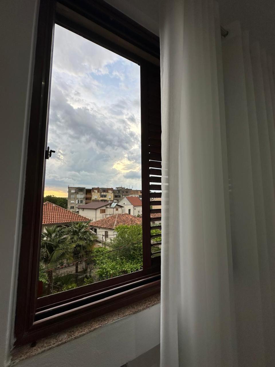 Host Apartments Shkoder Exterior photo